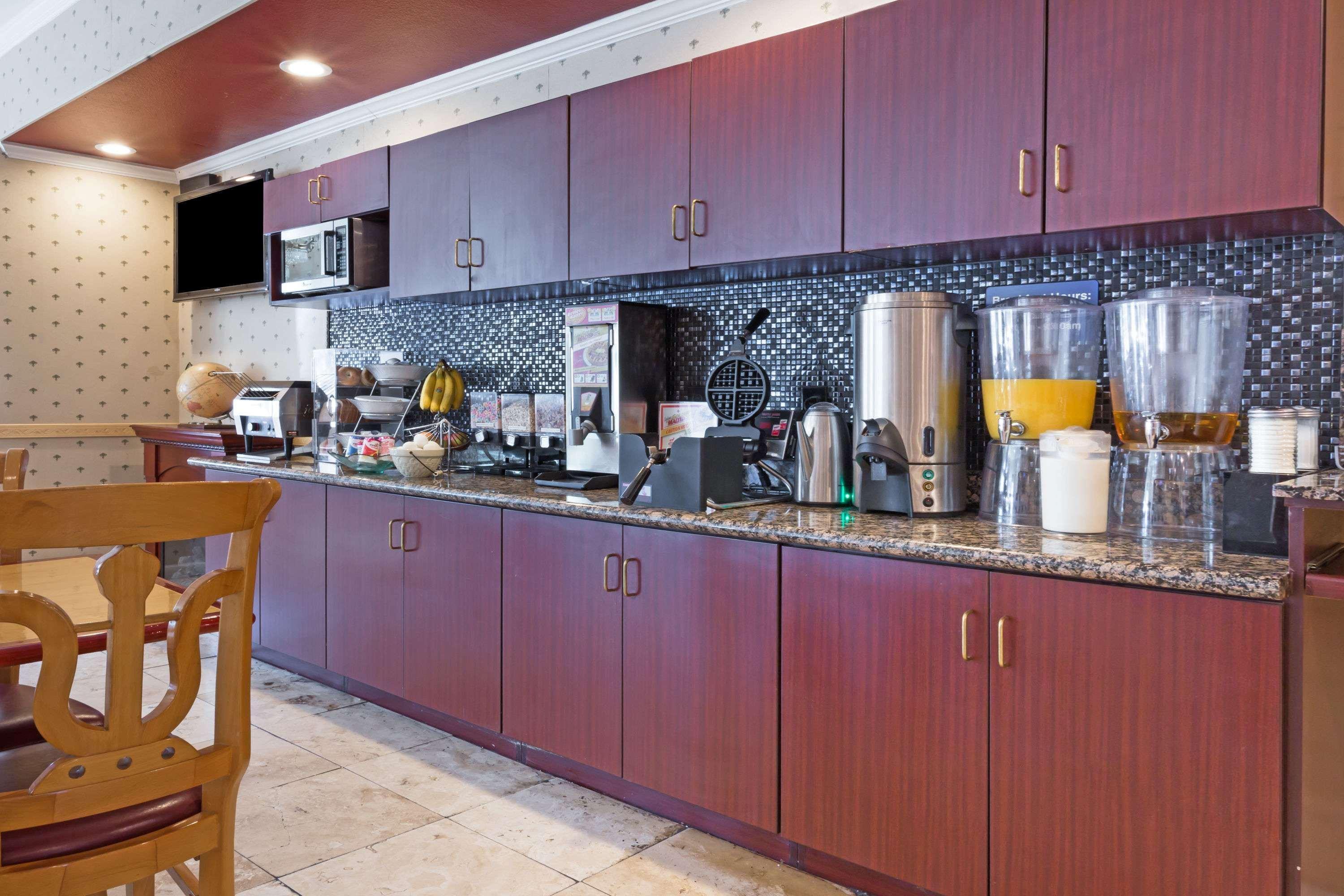 Microtel Inn & Suites By Wyndham Трейси Экстерьер фото