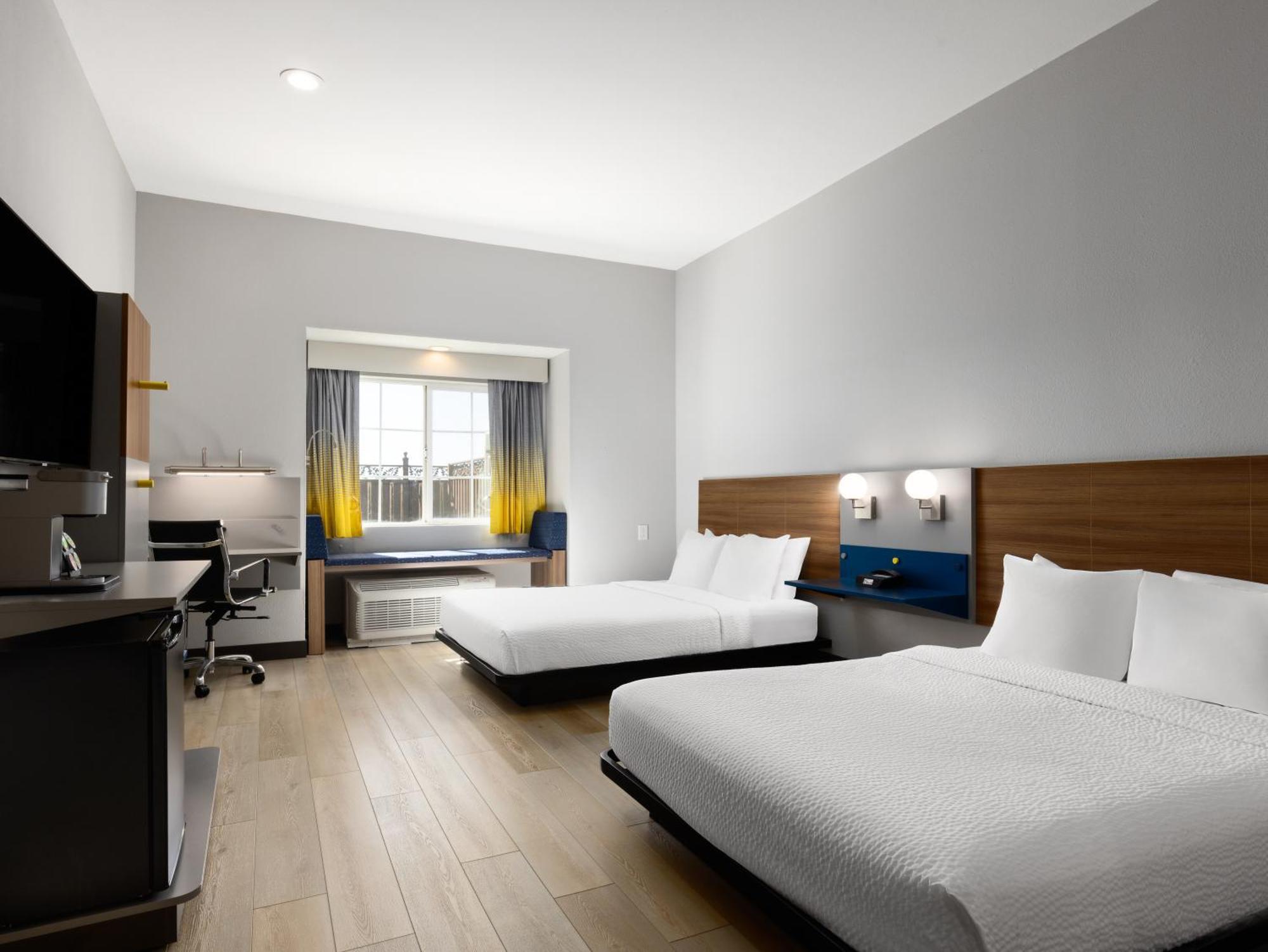 Microtel Inn & Suites By Wyndham Трейси Экстерьер фото