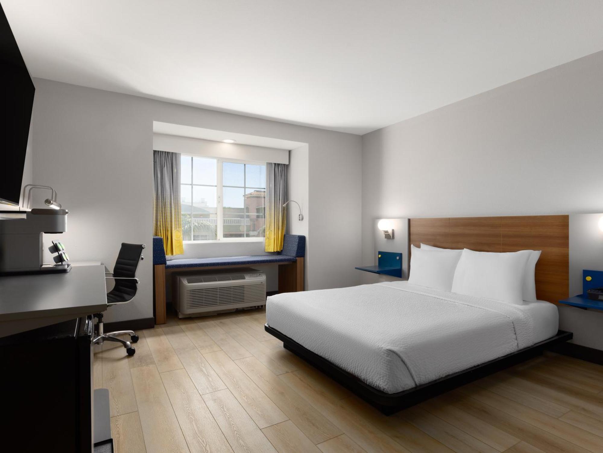 Microtel Inn & Suites By Wyndham Трейси Экстерьер фото