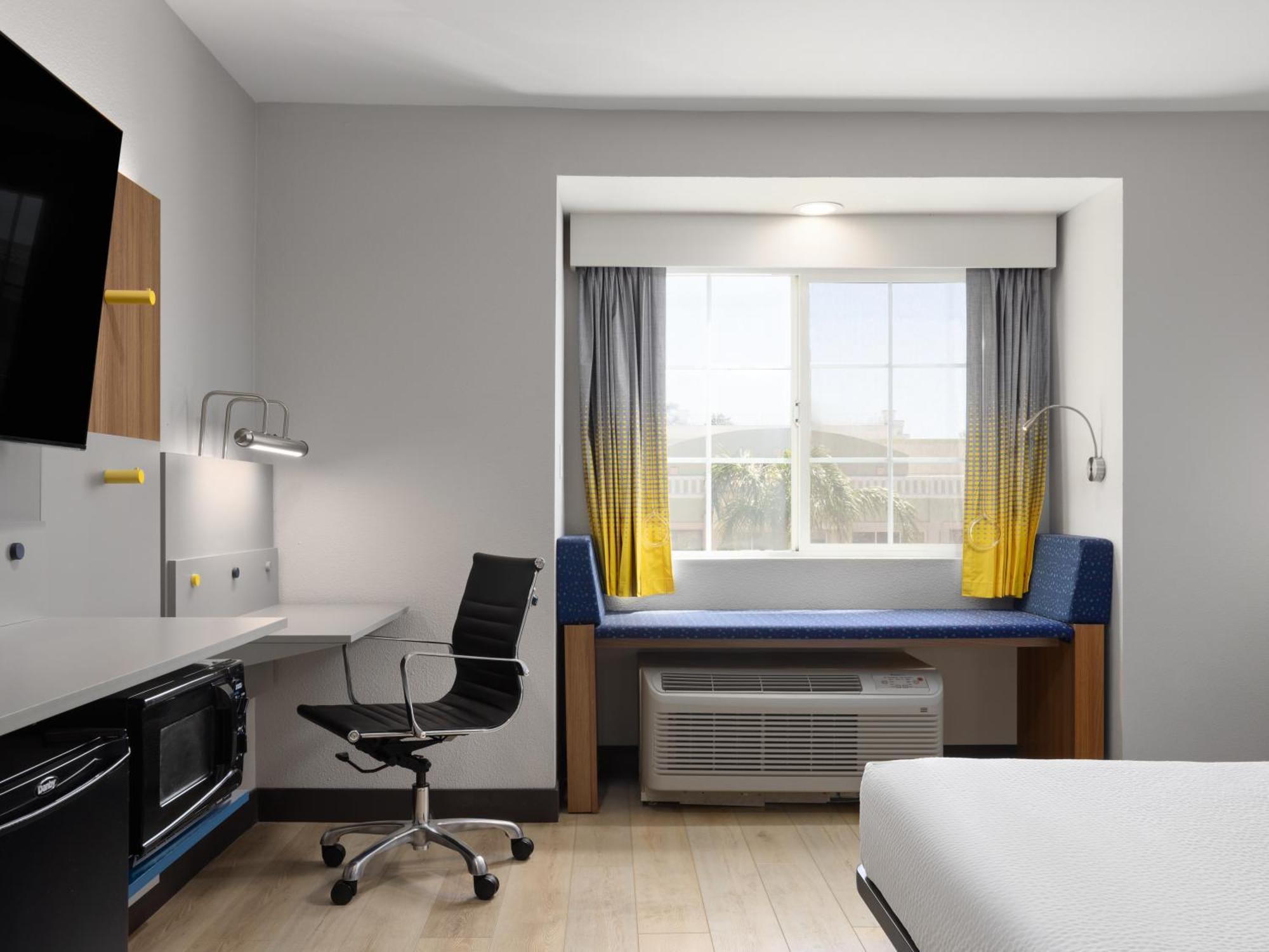 Microtel Inn & Suites By Wyndham Трейси Экстерьер фото