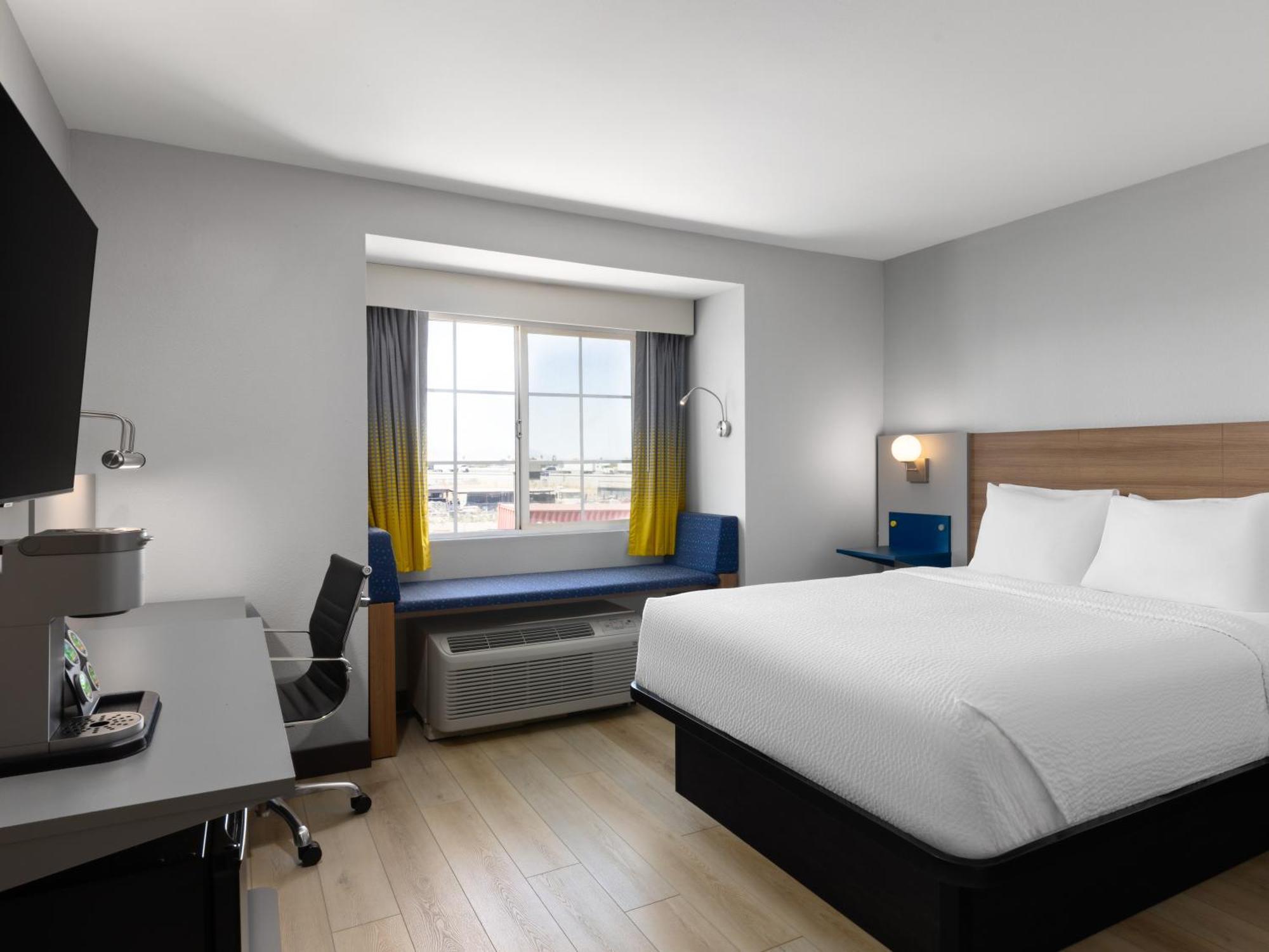 Microtel Inn & Suites By Wyndham Трейси Экстерьер фото