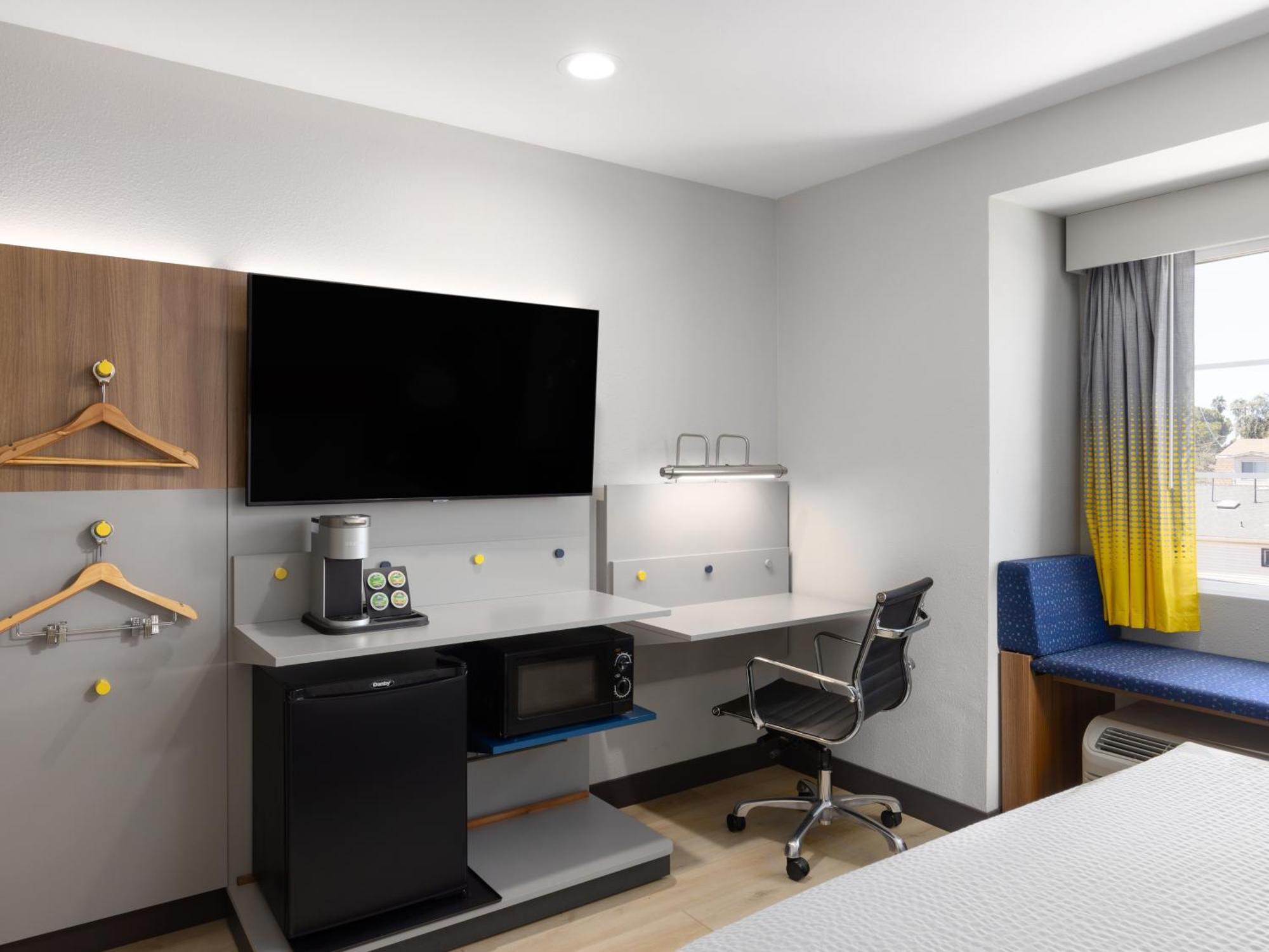 Microtel Inn & Suites By Wyndham Трейси Экстерьер фото